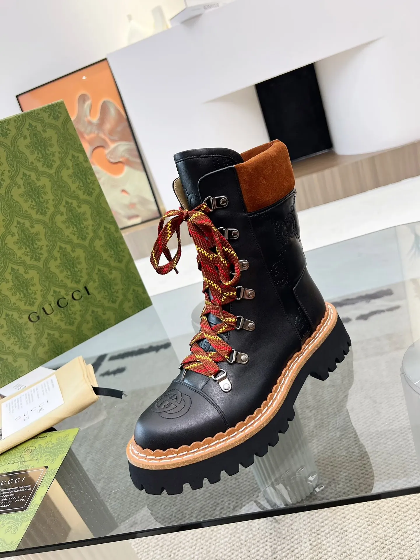 👟👟Ex-factory price 660👟👟 Autumn and winter GUCCI 8-inch ankle boots original model opening✅Double G electric embroidered toe cap Colored shoelaces, full of high-end feel [strong] Fabric: cowhide🐂, matte open edge beads Inner/foot pads: high-end apricot cowhide TPU outsole Heel height 4cm Color: black Size: 34-42 (34, 42 need to be customized) Packaging: Comes with card and cloth bag.